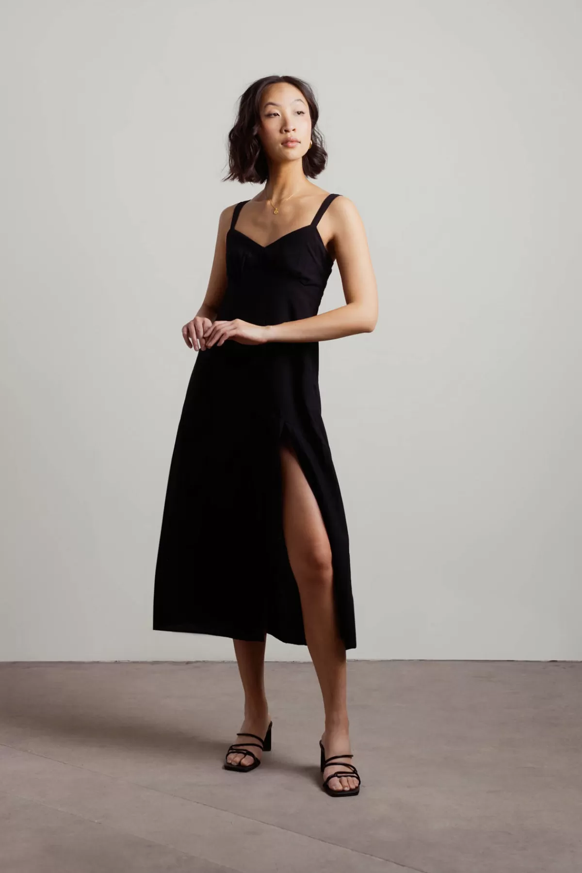 Tobi My Sweetheart Ruched Midi Dress - Black* Honeymoon Outfits | Casual Wedding Guest Dresses