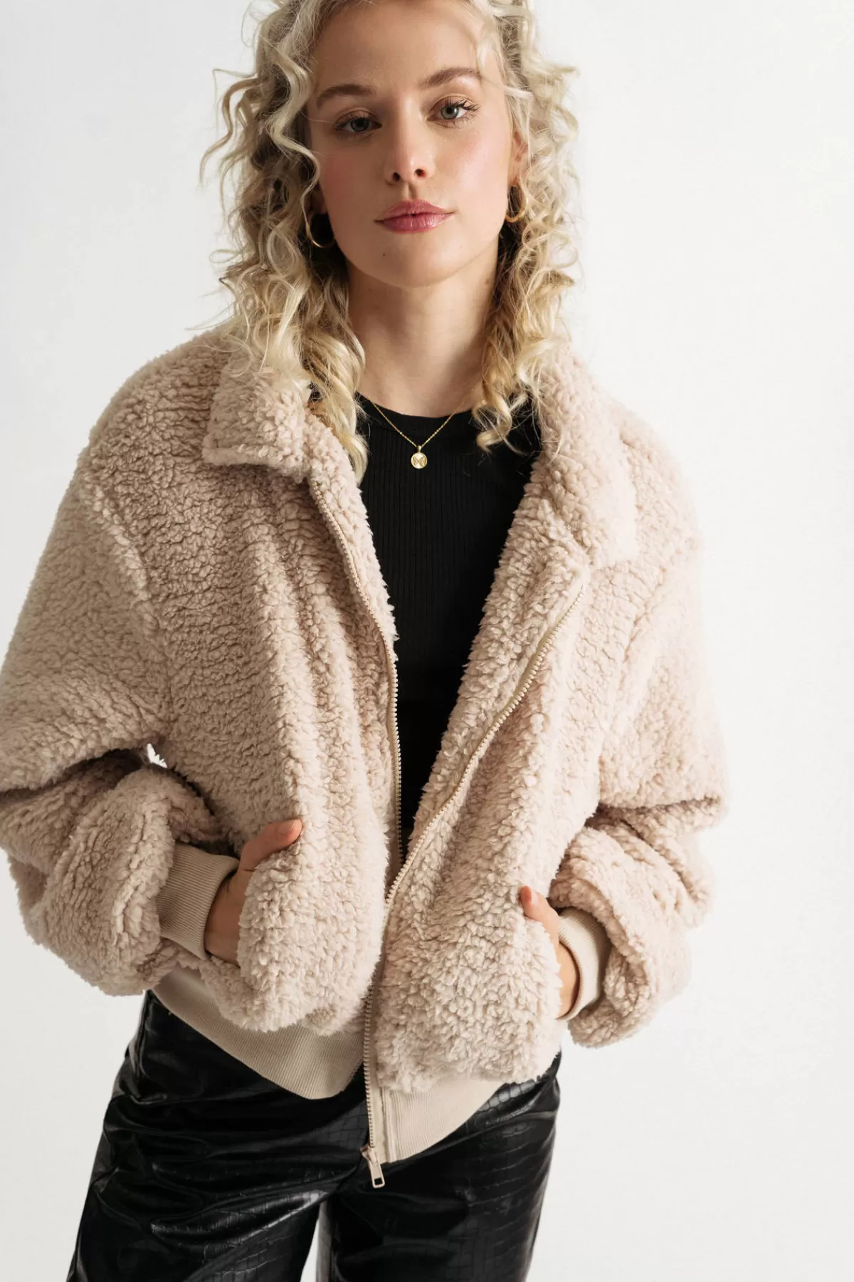 Tobi Weekend Outing Sherpa Jacket - * Vacation Shop | New Years Eve Outfits